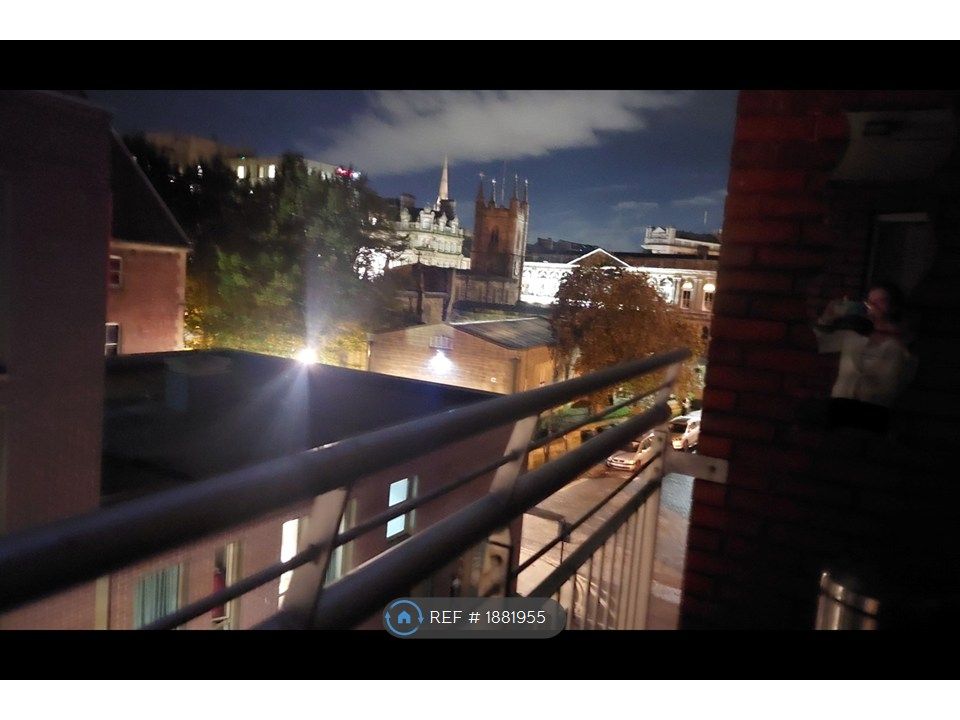 Property photo 3 of 10 Terrqce By Night Blue And Red Room