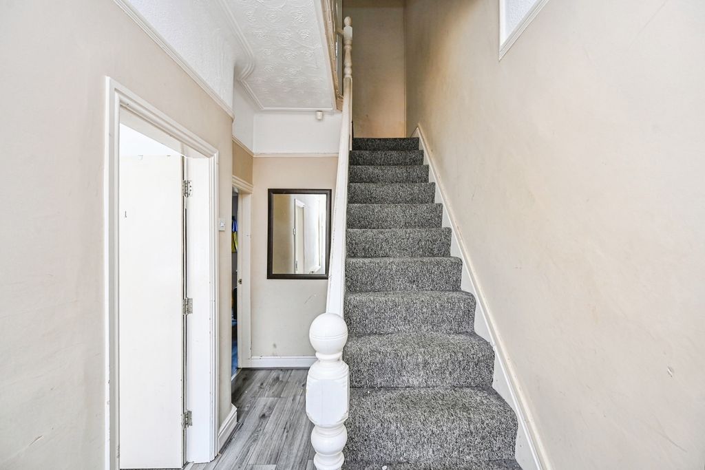 Property photo 2 of 11 Pbox-Img.Jpg