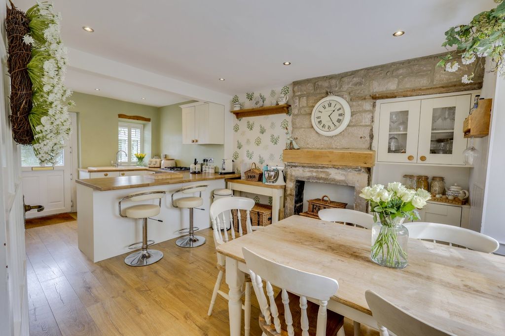 Property photo 2 of 19 Picture No. 35