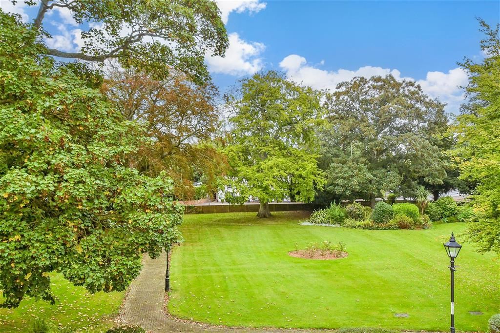 Property photo 2 of 10 Communal Garden Area