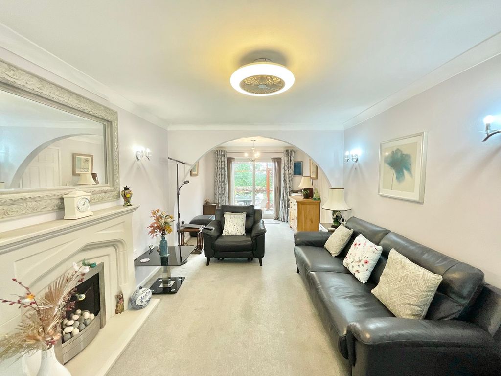 Property photo 2 of 27