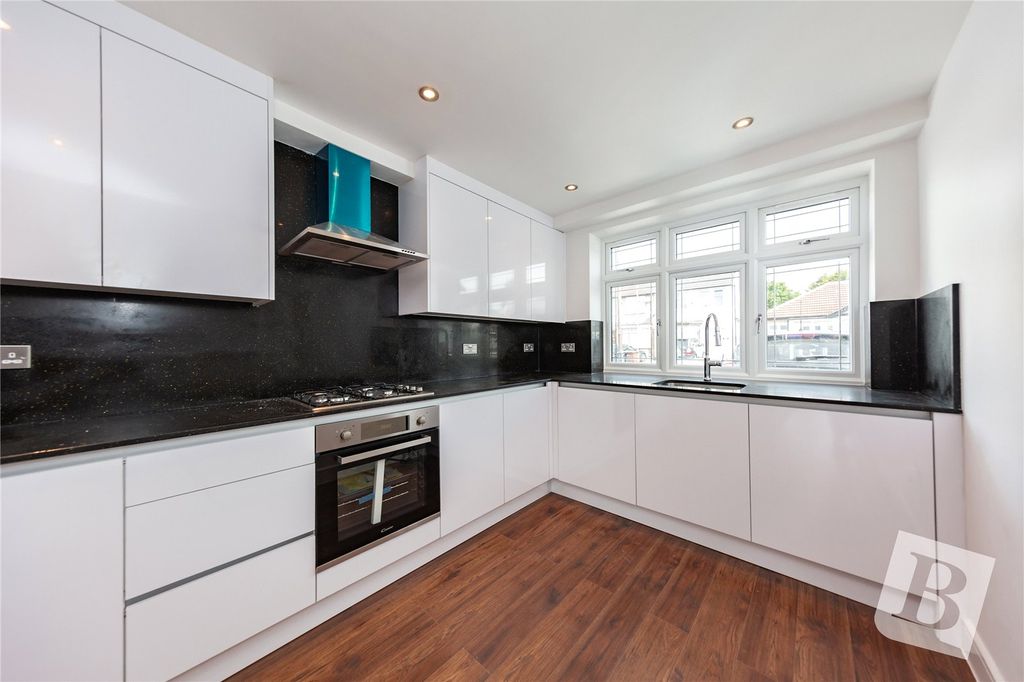 Property photo 1 of 11 Kitchen
