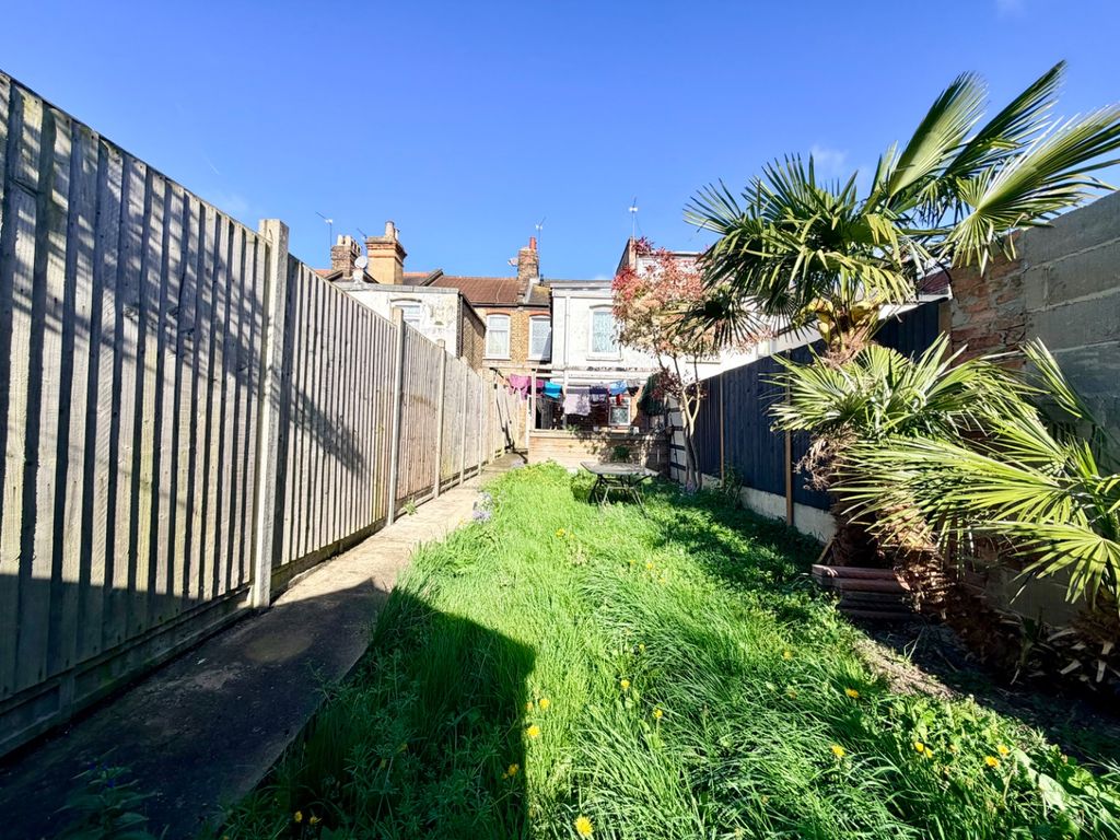 Property photo 2 of 10 5105942