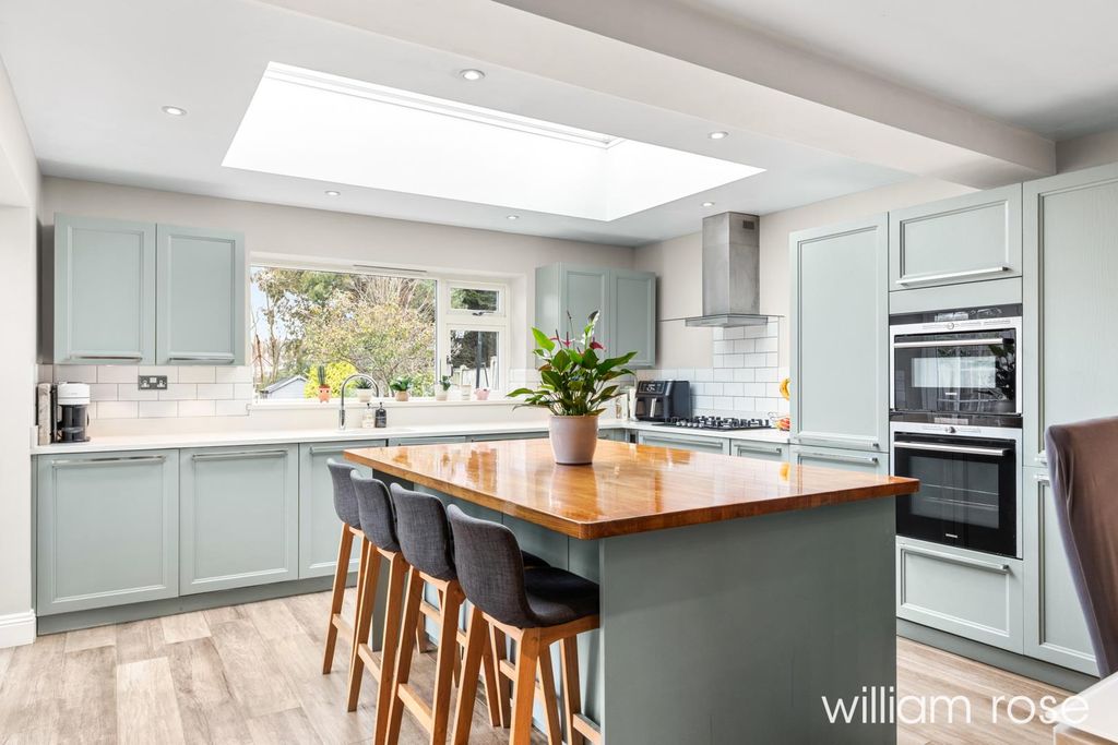 Property photo 2 of 25 Hurstroad_6.Jpg