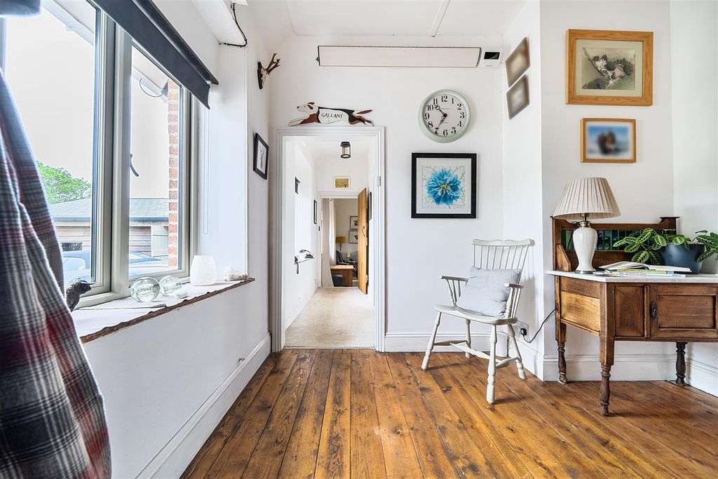 Property photo 3 of 17 1482544-13-6A42Ab58c2c59.Jpg