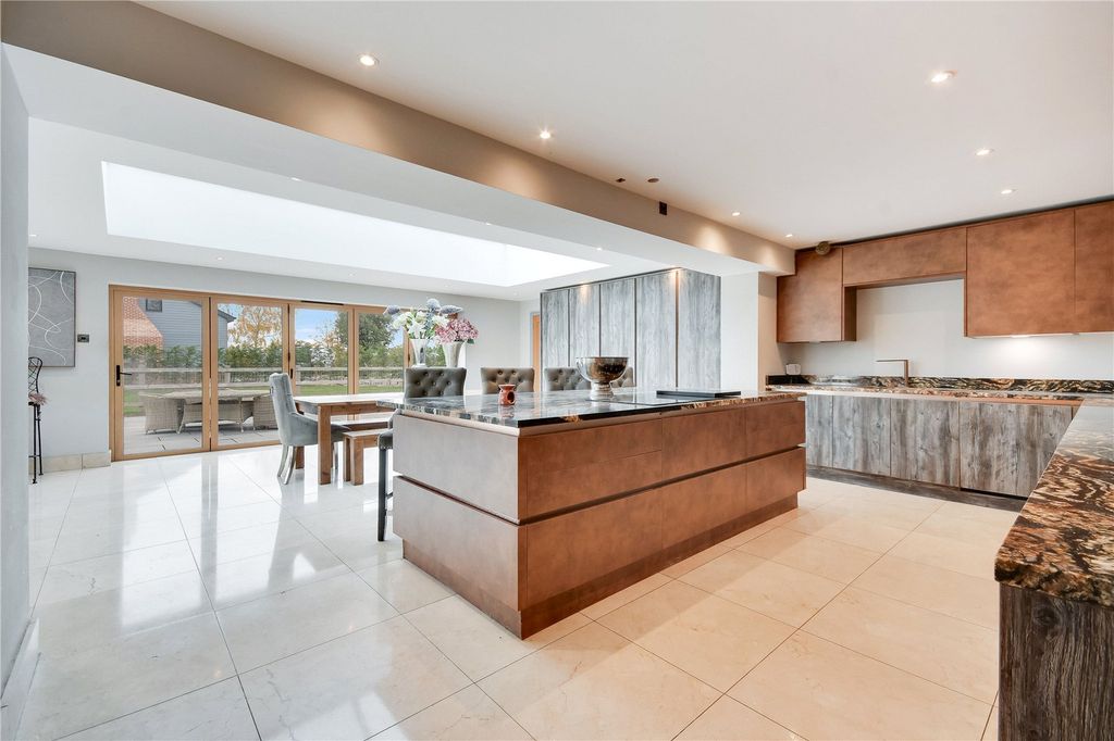 Property photo 2 of 21 Kitchen