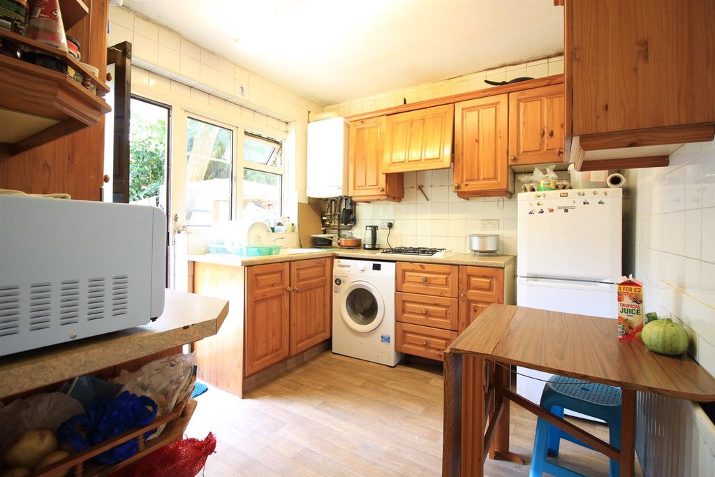 Property photo 1 of 6 Kitchen