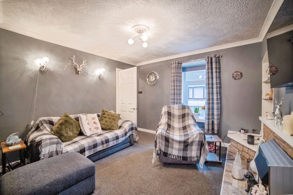 Property photo 3 of 14 Living Room