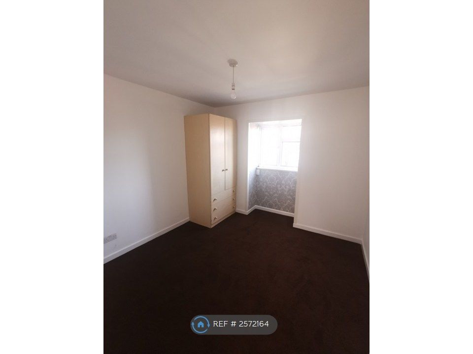 Property photo 3 of 12 Double Bedroom 1