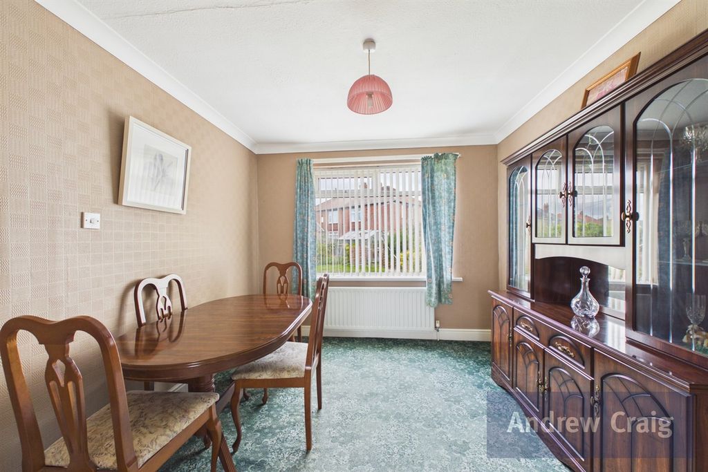Property photo 3 of 14 Dining Room