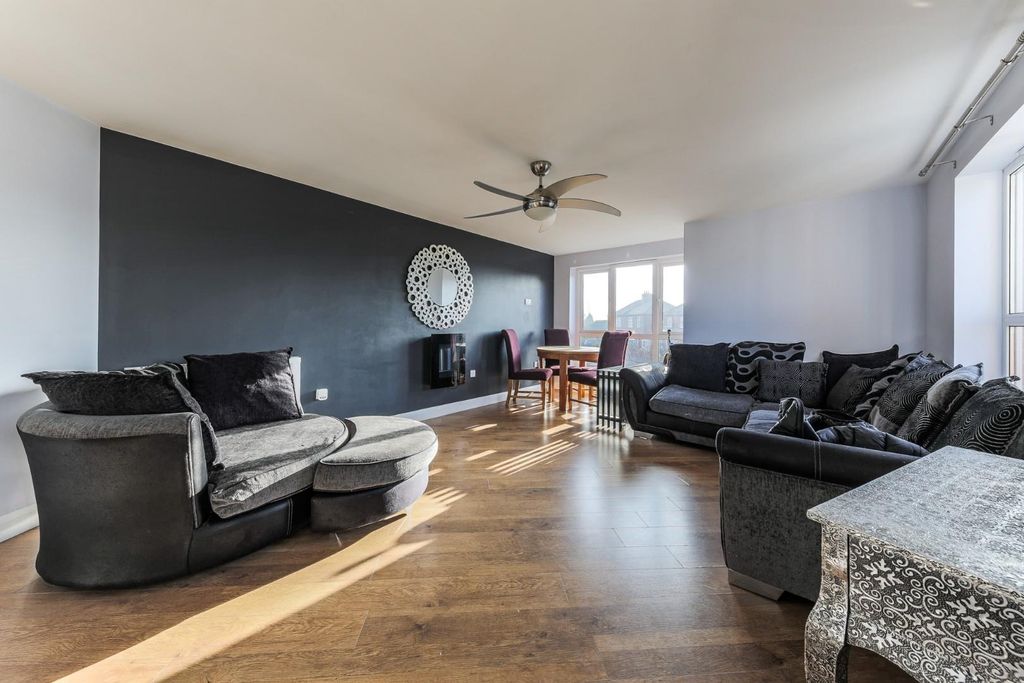 Property photo 2 of 12 Living Room