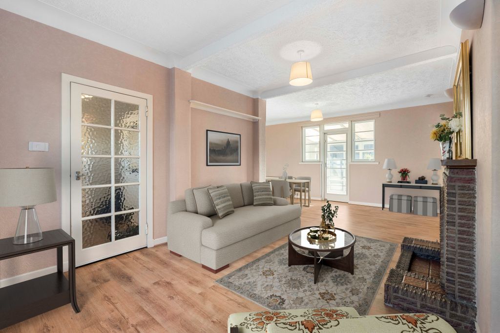 Property photo 3 of 31