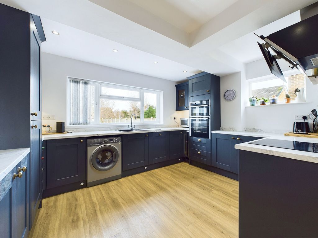 Property photo 3 of 26 Kitchen