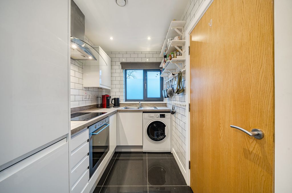 Property photo 3 of 16 1407737-10-6984Bf...