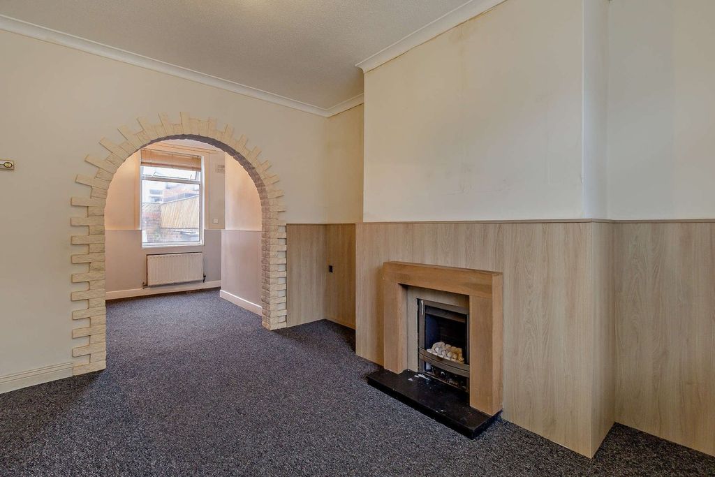 Property photo 2 of 21