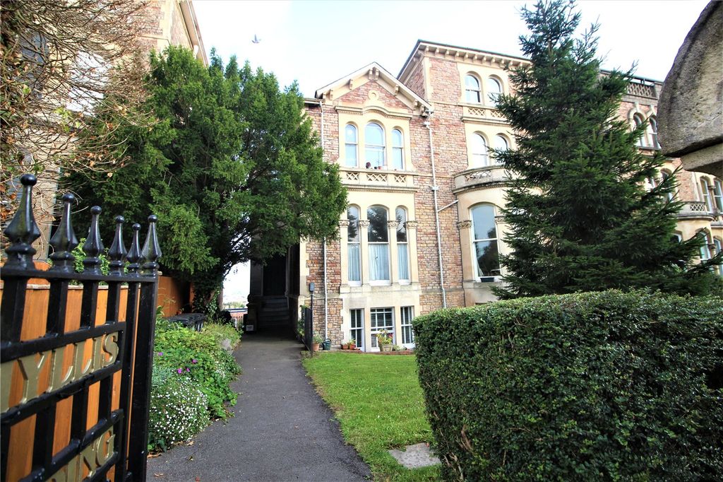 Property photo 1 of 19 Picture No. 04