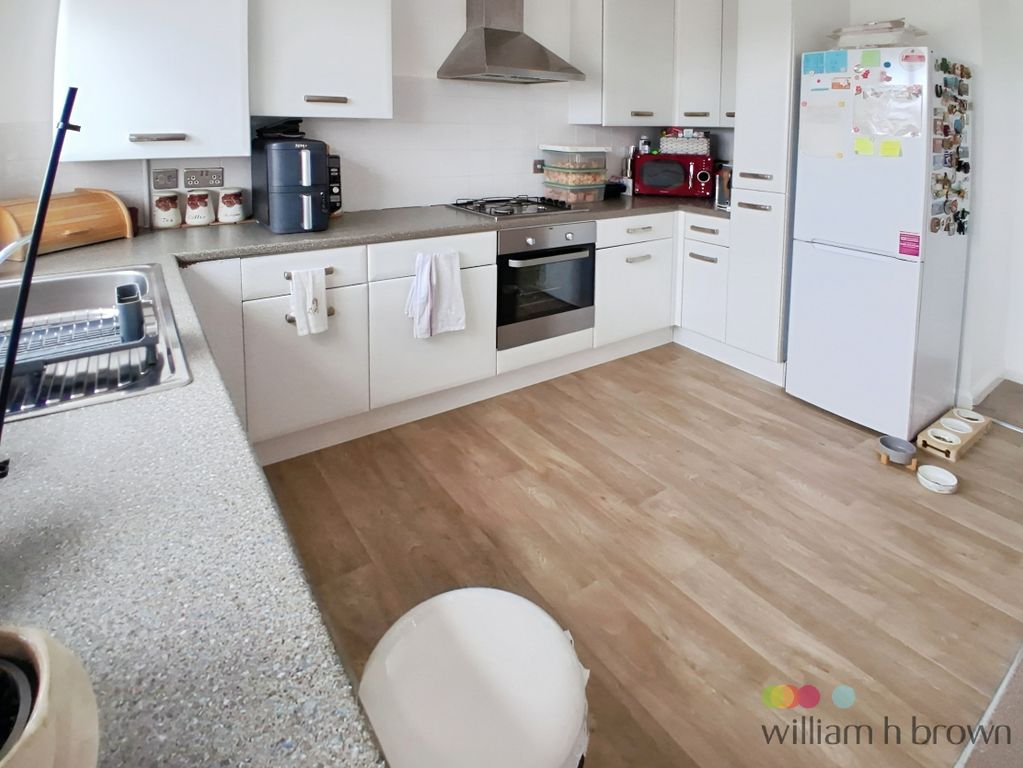 Property photo 3 of 10 Kitchen