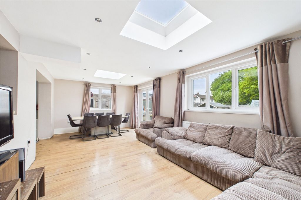 Property photo 2 of 12 Picture No. 21