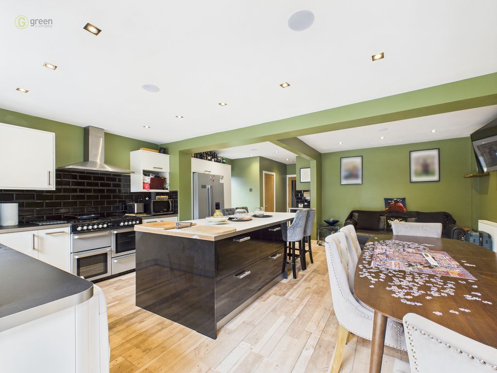 Property photo 2 of 16 Cam03830G0-Pr0209-Still003