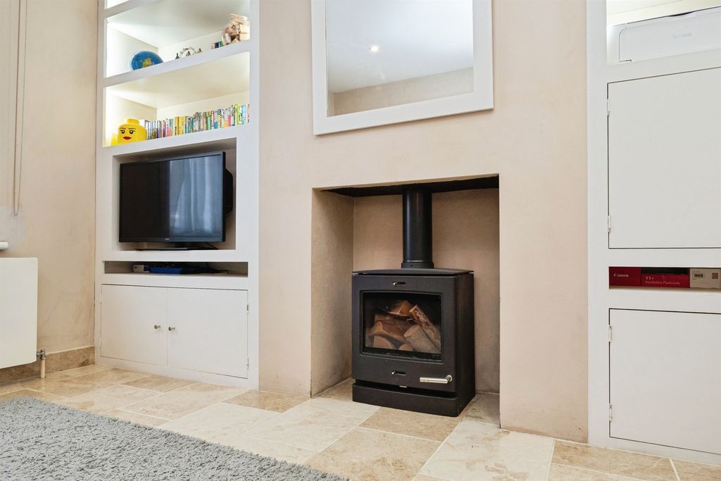 Property photo 2 of 17