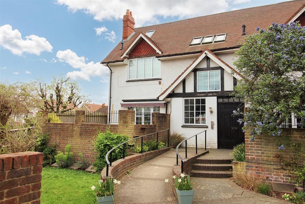 Property photo 1 of 22 Front