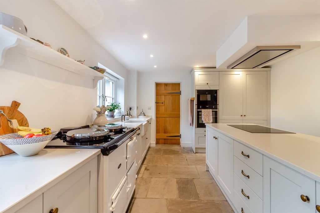 Property photo 2 of 36