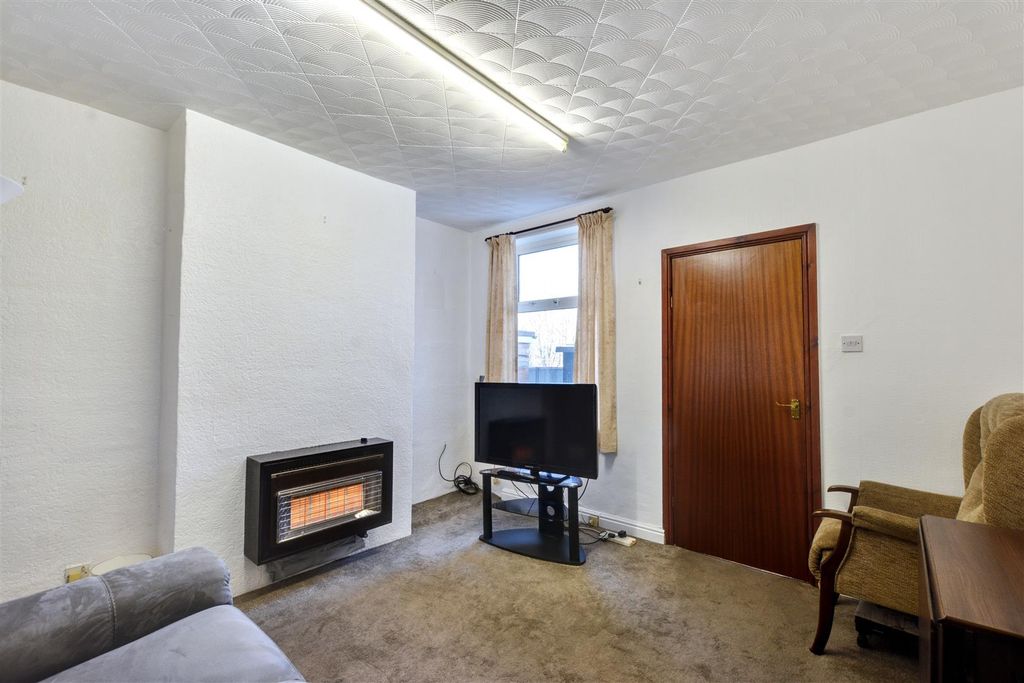 Property photo 3 of 21 Lounge_1.Jpeg