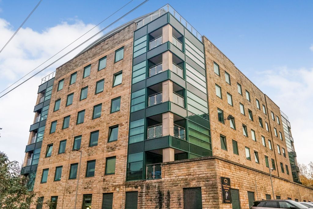 Property photo 1 of 8 Apartment 54 Stone Gate House, Stone Street, Bradford, West Yorkshire, Bd1 4Qf