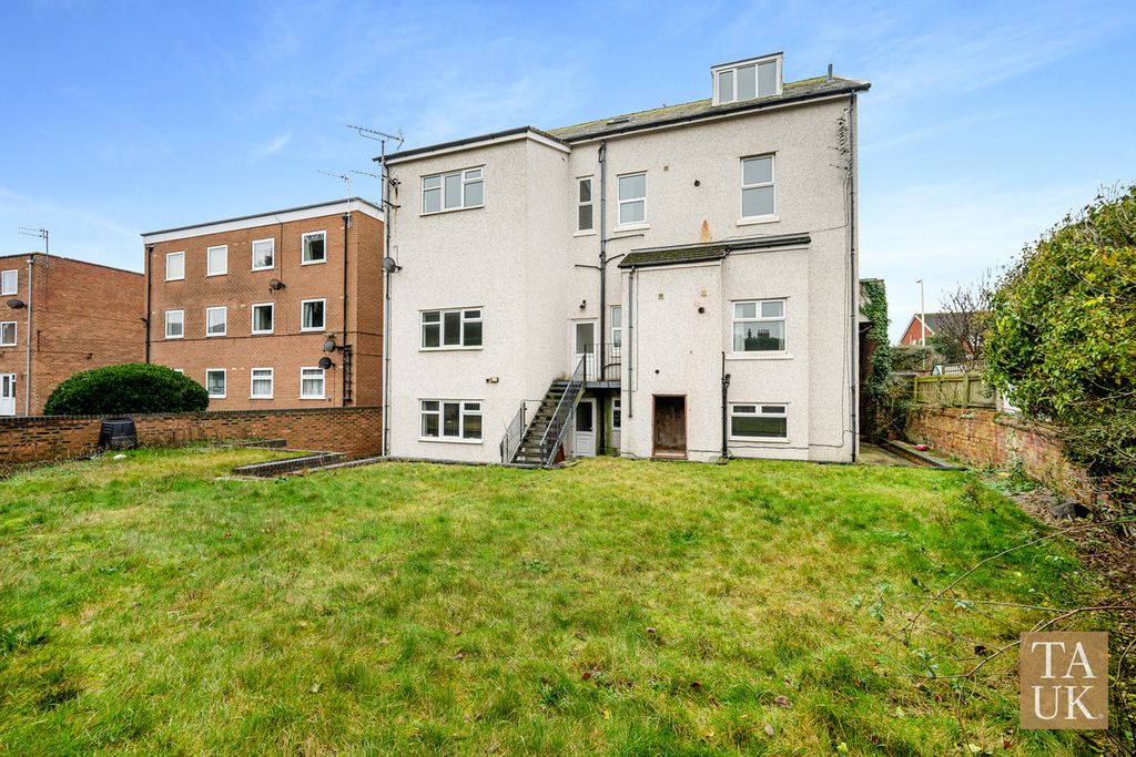 Property photo 2 of 23