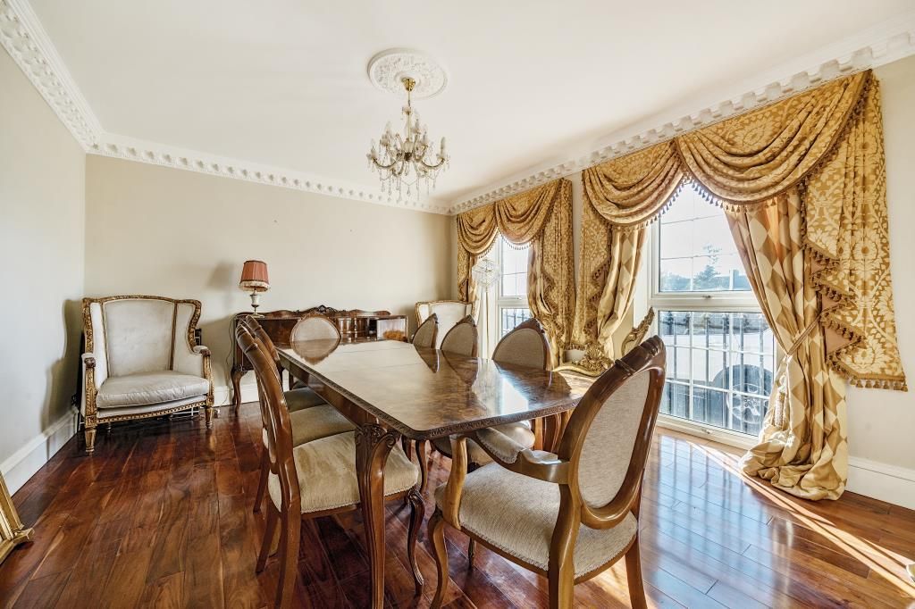 Property photo 3 of 10 Dining Room
