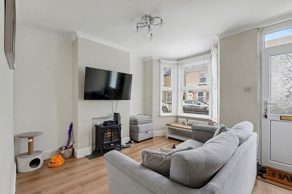 Property photo 2 of 10