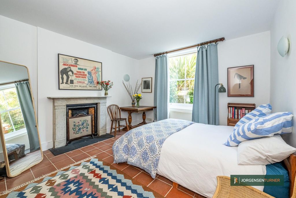 Property photo 3 of 15 Bedroom Lower Ground .Jpg