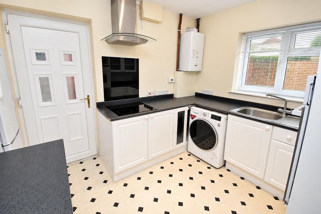 Property photo 3 of 16 Kitchen