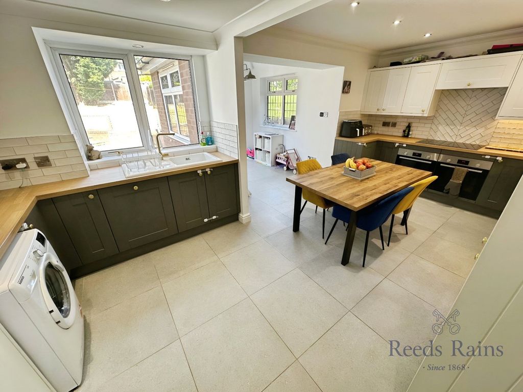 Property photo 3 of 19 Picture No. 34