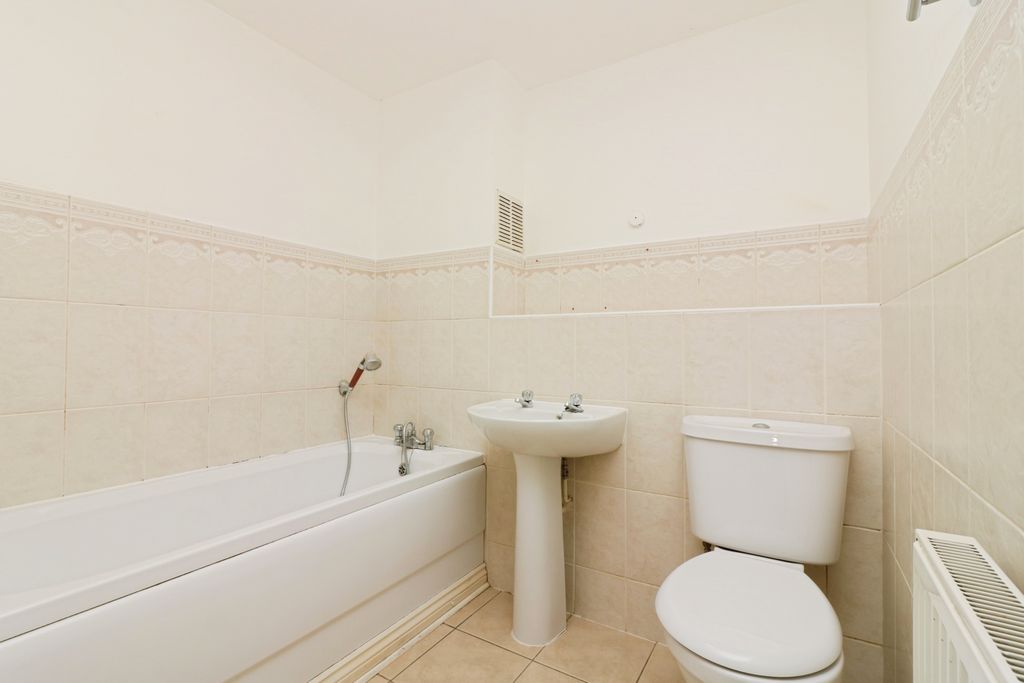 Property photo 3 of 8