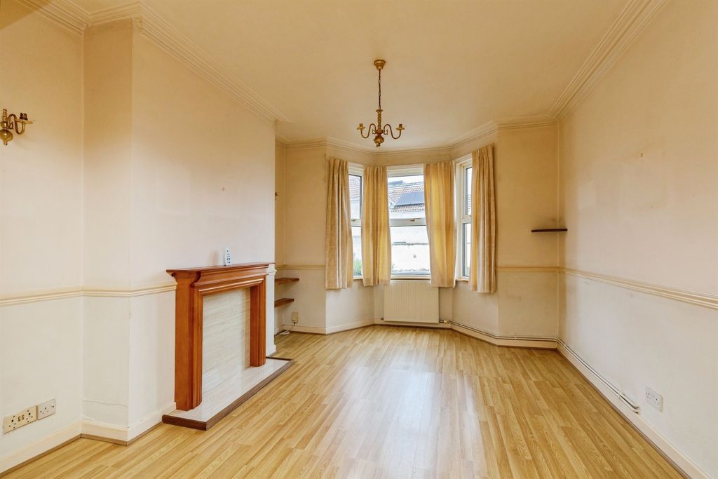 Property photo 3 of 18