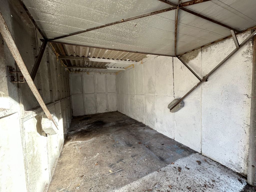 Property photo 2 of 3 Picture 2