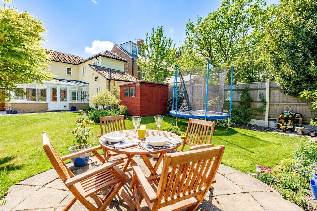 Property photo 2 of 23