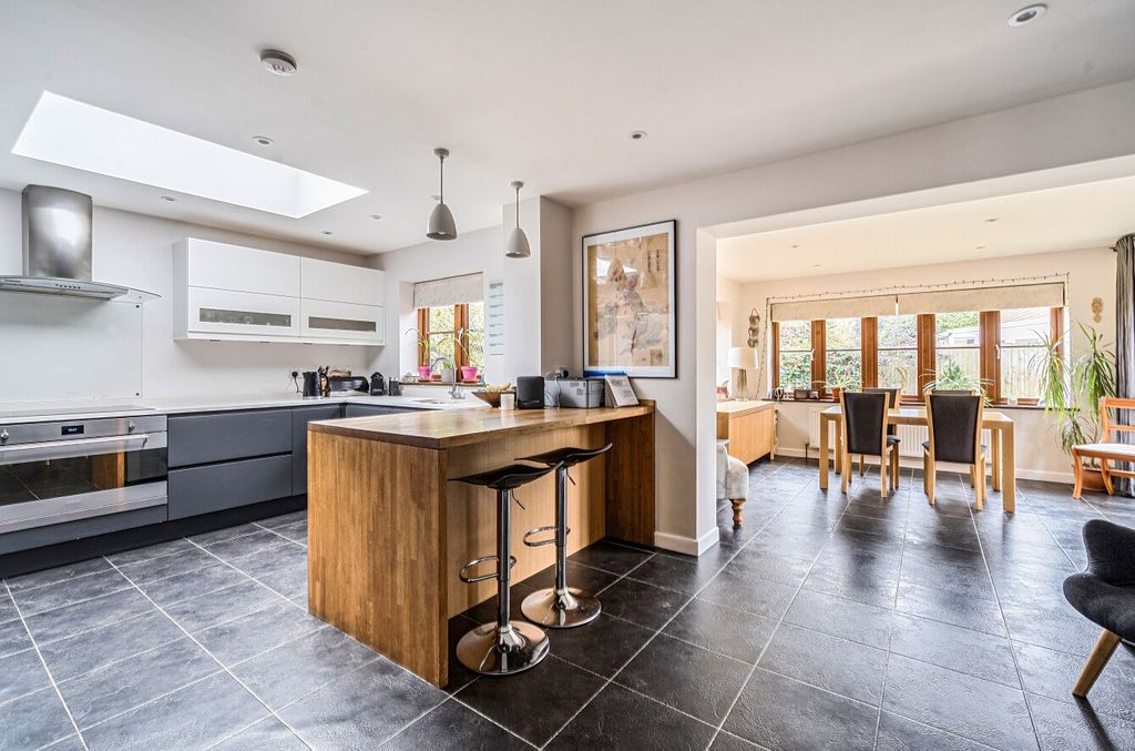 Property photo 3 of 11 Picture No. 32