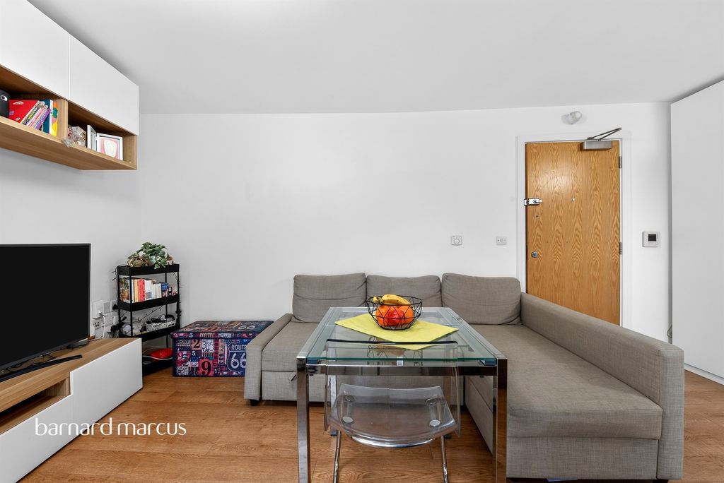 Property photo 2 of 20