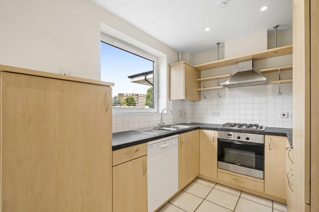 Property photo 3 of 11 Kitchen