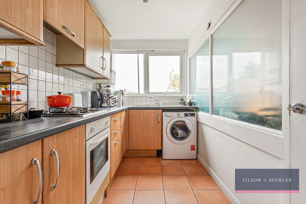 Property photo 3 of 17 2503202617_Tils_Flat 15 Cromberdale Court Spencer