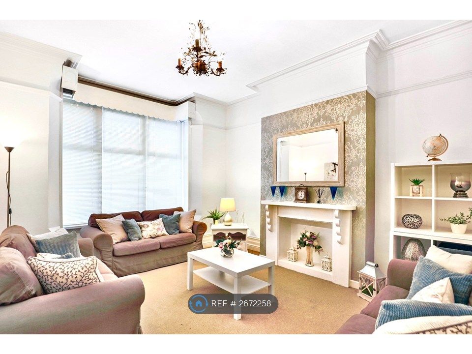 Property photo 1 of 11 Sitting Room