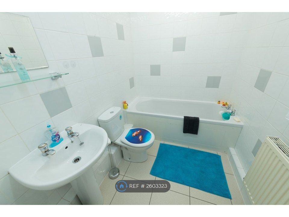 Property photo 2 of 8 Bathroom 1