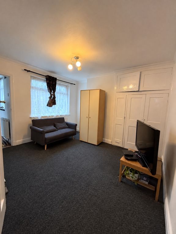 Property photo 2 of 8 c6646374-9E07-488c-A892-B9319Bf5876c