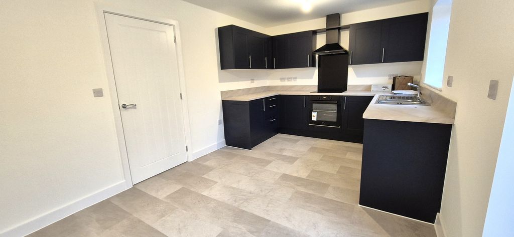 Property photo 3 of 7 Kitchen