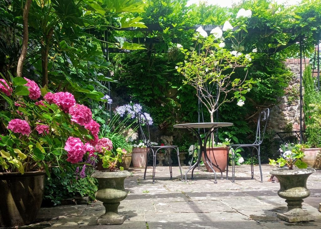 Property photo 2 of 16 Garden2