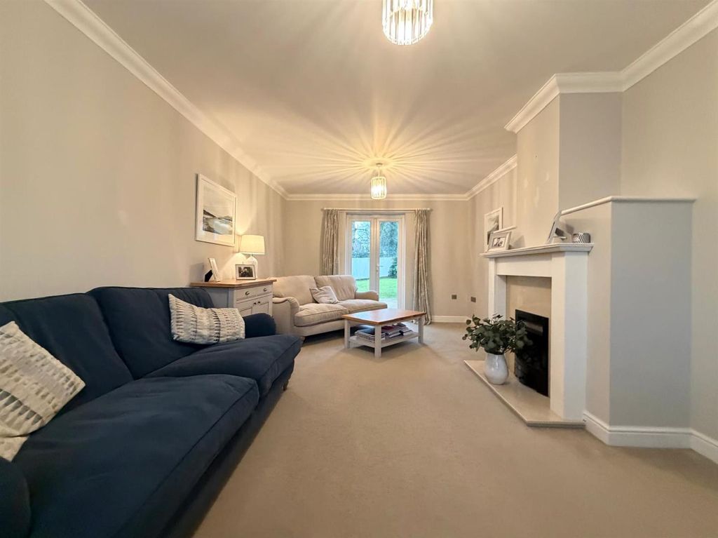 Property photo 2 of 22 Lounge