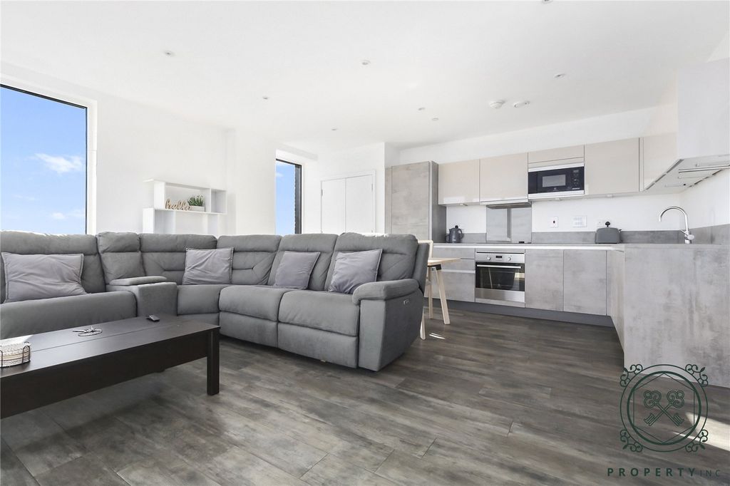 Property photo 3 of 15 Reception