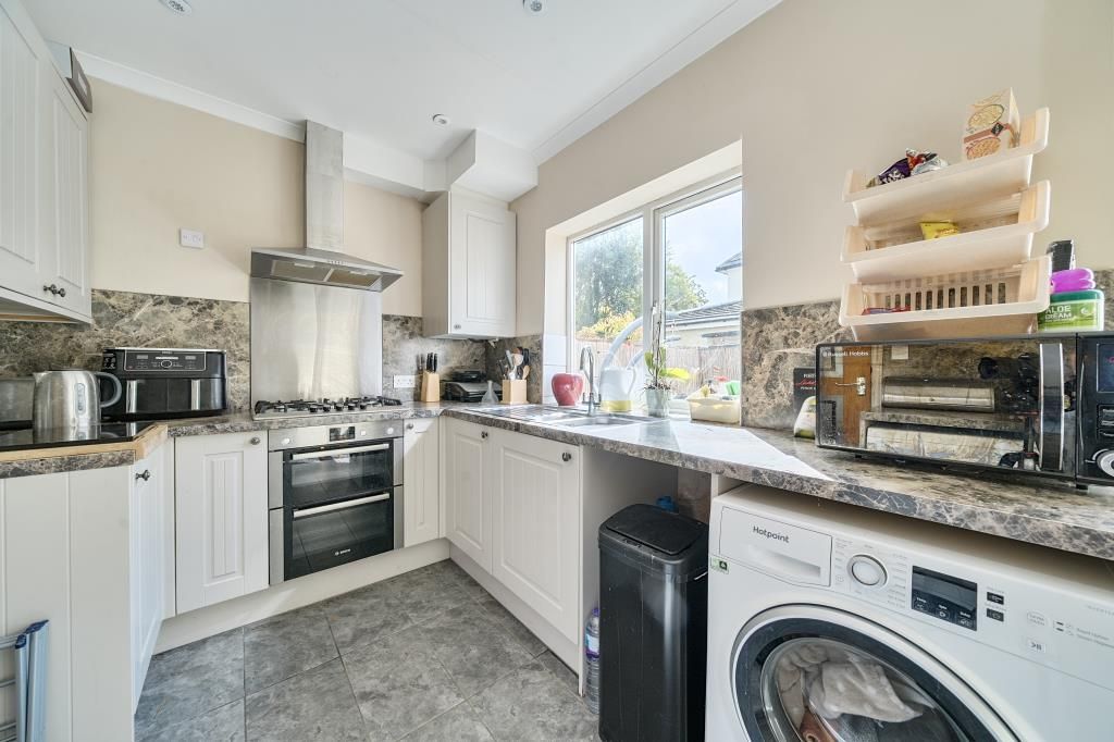 Property photo 3 of 18 Kitchen